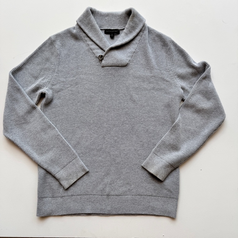 Banana Republic - Buttoned Shawl Collar Knit Sweater in Gray